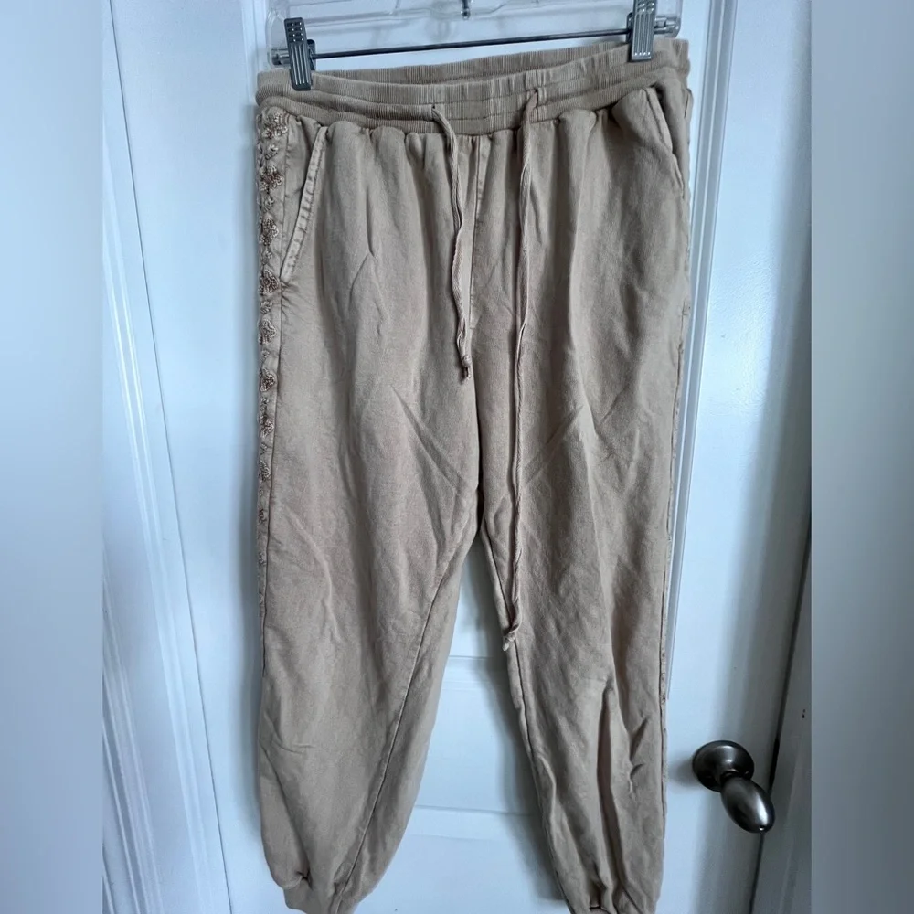 Solitaire Beige Floral Embroidered stonewash SweatPants size large - Picture 2 of 10